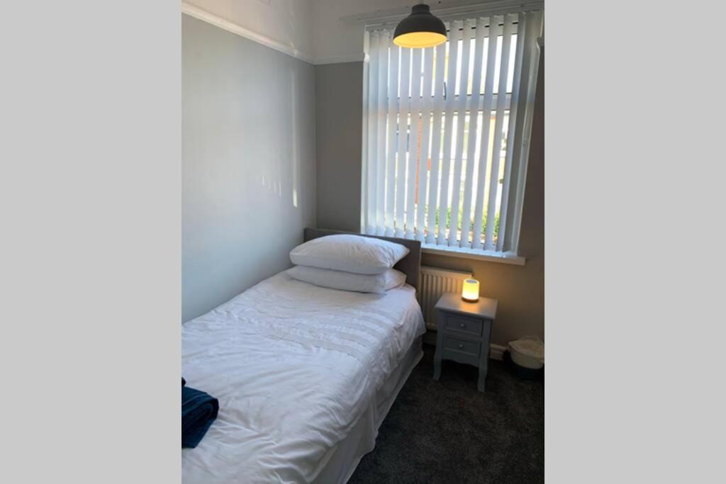 Modern Fully Refurbished 3 Bedroom Home Blackpool Exterior photo