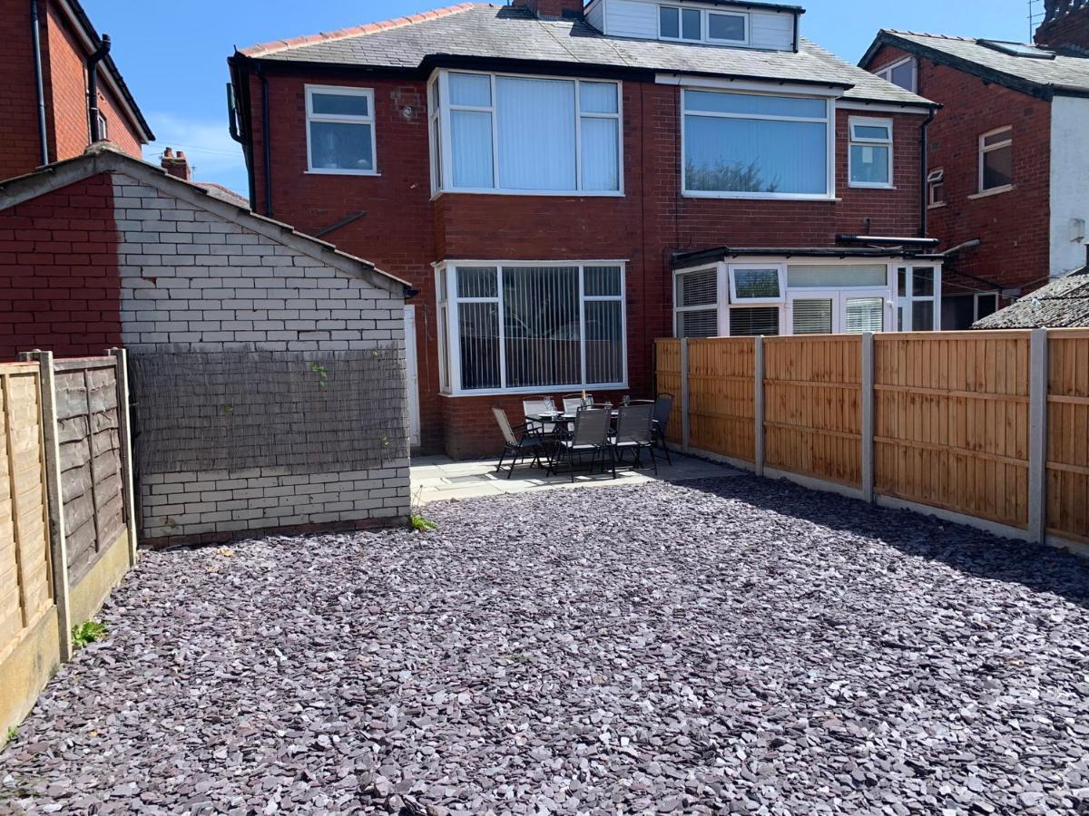 Modern Fully Refurbished 3 Bedroom Home Blackpool Exterior photo